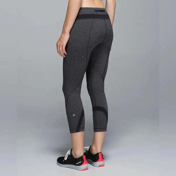 Lululemon Run: Inspire Crop II *All Luxtreme size 6 - Picture 2 of 7